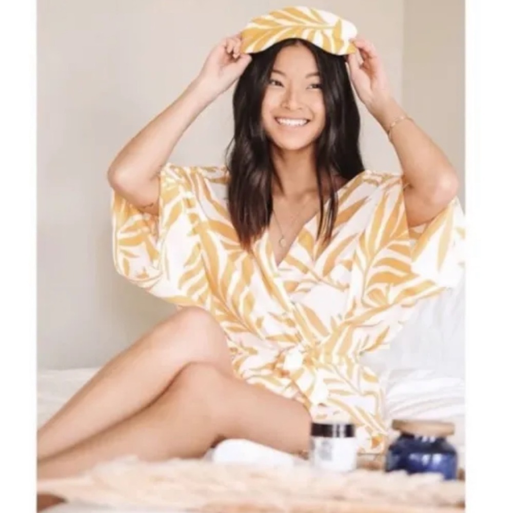 Maison Du Soir Magnolia Luxe Robe - image 8